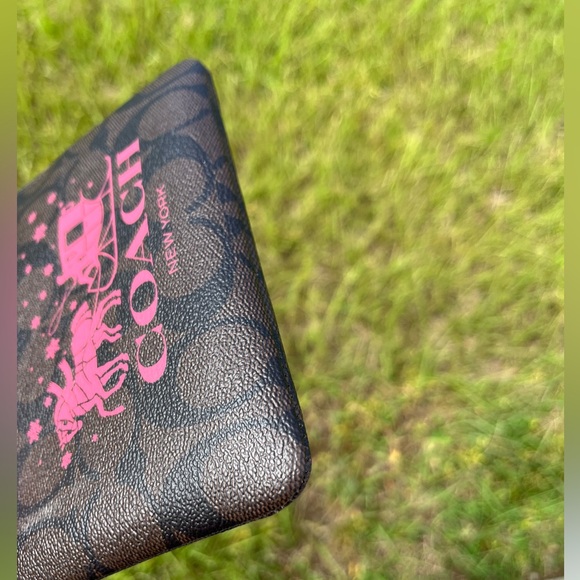 NWT Coach Signature Carriage Wristlet Pink and Brown - Picture 4 of 8